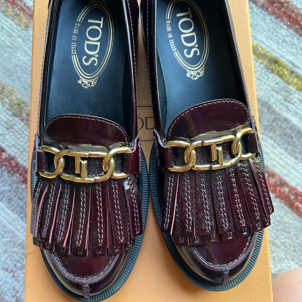 Tod's Fringed Glosser-Leather Loafers with Gold Accent, size 35